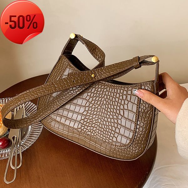 the factory directly high sense texture women's 2022 new fashion msenger winter exotic single shoulder bag
the factory directly high sense texture women's 2022 new fashion msenger winter exotic single shoulder bag