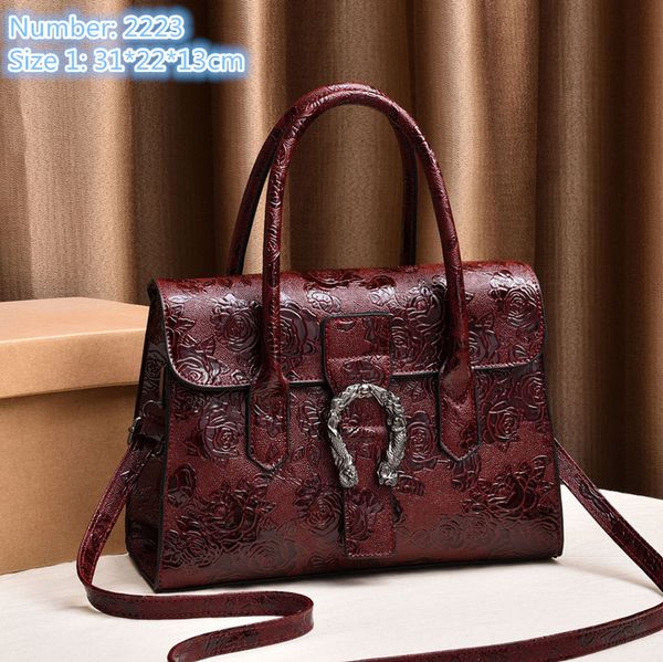 wholesale ladies leathers shoulder bag elegant temperament rose retro handbag simple atmosphere crocodile leather handbags large capacity le
wholesale ladies leathers shoulder bag elegant temperament rose retro handbag simple atmosphere crocodile leather handbags large capacity le