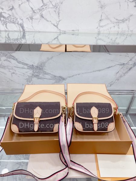2022ss retro saddle messenger bag ideal accessories for daytime and evening styling designers crossbody bag with color ribbon
2022ss retro saddle messenger bag ideal accessories for daytime and evening styling designers crossbody bag with color ribbon