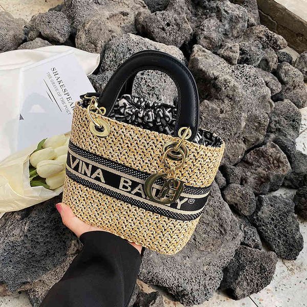 2022 summer letter portable small shoulder wholesale s new fashion hands plaid chain women's bags
2022 summer letter portable small shoulder wholesale s new fashion hands plaid chain women's bags