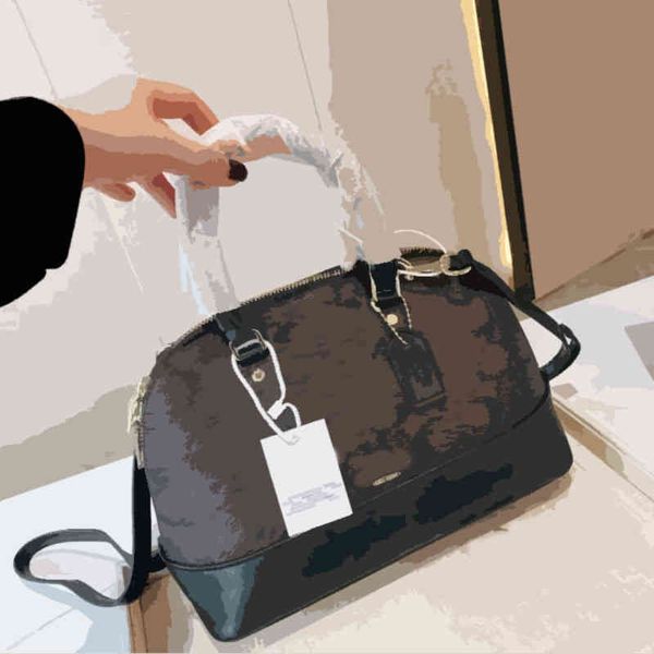kou leather single shoulder msenger handbag classic c family women's 2022 luxury brand fashion design versatile ladies bags
kou leather single shoulder msenger handbag classic c family women's 2022 luxury brand fashion design versatile ladies bags