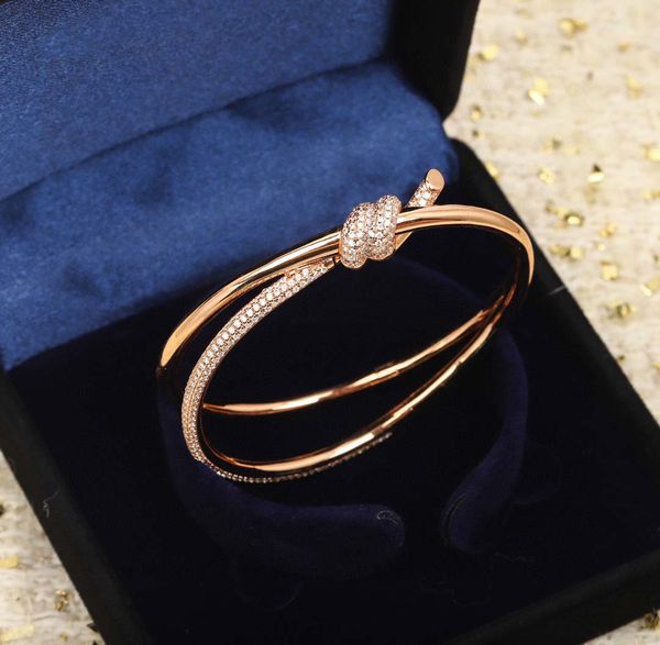 2022 charm punk band bracelet with knot shape and sparkly diamond in 18k rose gold plated for women wedding jewelry gift have box stamp ps42, Golden;silver
2022 charm punk band bracelet with knot shape and sparkly diamond in 18k rose gold plated for women wedding jewelry gift have box stamp ps42, Golden;silver