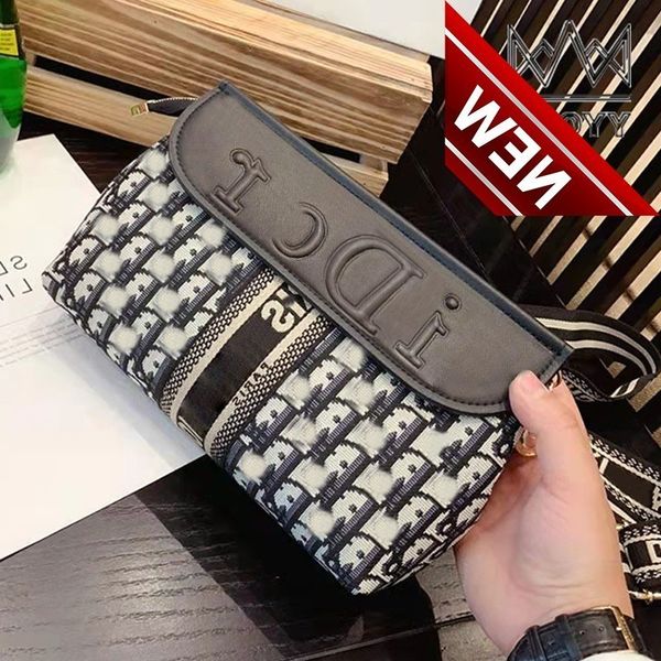 one shoulder wide band half moon bag hardware women's letter embroidery knitting canvas crescent
one shoulder wide band half moon bag hardware women's letter embroidery knitting canvas crescent