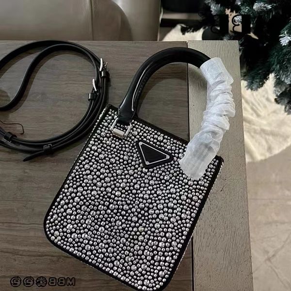 ins super fire woman 2022 new red net rhinestone chain small square advanced direction suitable single shoulder bag
ins super fire woman 2022 new red net rhinestone chain small square advanced direction suitable single shoulder bag