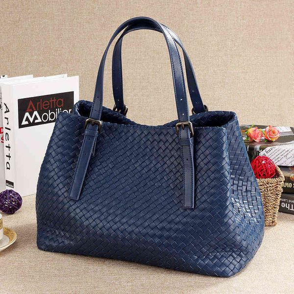 european and american first layer sheepskin pure hand woven women's handbag new leather woven large capacity with one shoulder bags
european and american first layer sheepskin pure hand woven women's handbag new leather woven large capacity with one shoulder bags