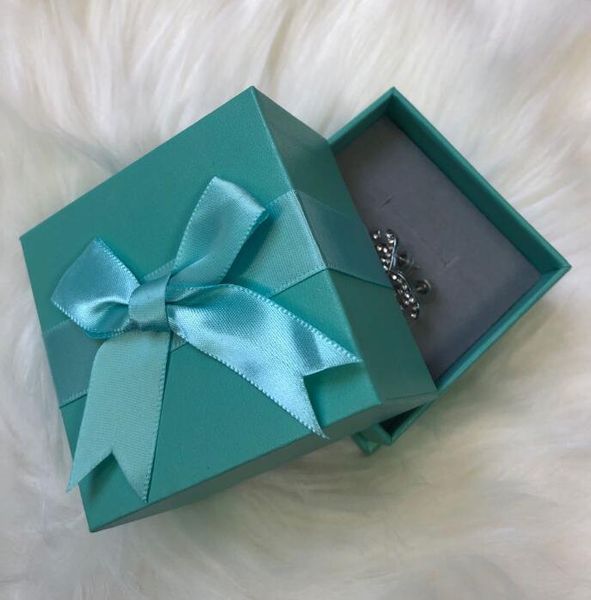 nice birthday gift letters stud earrings shining crystal womens party jewelry with blue box packing, Golden;silver
nice birthday gift letters stud earrings shining crystal womens party jewelry with blue box packing, Golden;silver