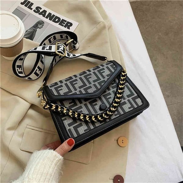 women's autumn and winter popular new version versatile fashion single small square broadband messenger design purses online
women's autumn and winter popular new version versatile fashion single small square broadband messenger design purses online