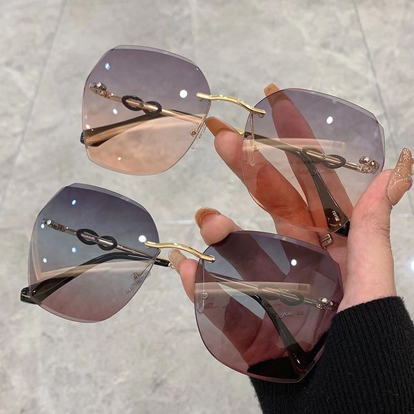 new oversized rimls gradient colorful sunglass trendy fashion popular polygonal female women eyewear brand digner shad, White;black
new oversized rimls gradient colorful sunglass trendy fashion popular polygonal female women eyewear brand digner shad, White;black