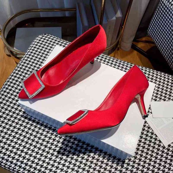 shoes fashionable dress women's silk wedding dress shoes square buttons pointed ends high heels in spring, Black
shoes fashionable dress women's silk wedding dress shoes square buttons pointed ends high heels in spring, Black
