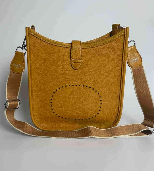 luxurys designers outdoor bags evelyne leather pure clutch backpack girl fashoin crossbody women
luxurys designers outdoor bags evelyne leather pure clutch backpack girl fashoin crossbody women
