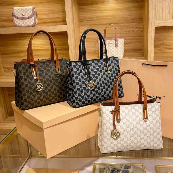 2022 trendy fashion design ladies bags factory direct clothing 2022 handbag 2022 new leather women's large capacity shoulder
2022 trendy fashion design ladies bags factory direct clothing 2022 handbag 2022 new leather women's large capacity shoulder