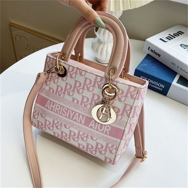 advanced sense of foreign style portable women's new fashion princess 707 design purses online
advanced sense of foreign style portable women's new fashion princess 707 design purses online