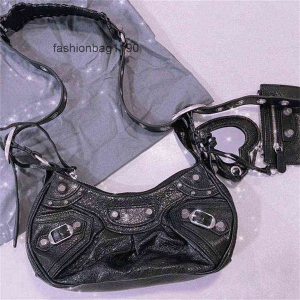 handbags balencigas classic designer bags b high version home cagole leather women's locomotive three in one tooth fold armpit single s
handbags balencigas classic designer bags b high version home cagole leather women's locomotive three in one tooth fold armpit single s