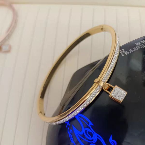 beautiful full diamond pave setting lock charm bangle bracelet jewelry for women gift, Black
beautiful full diamond pave setting lock charm bangle bracelet jewelry for women gift, Black