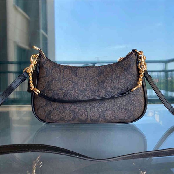 c family 2022 new underarm leather double belt simple hand-held mahjong shoulder portable small2022 luxury brand fashion design versatile la
c family 2022 new underarm leather double belt simple hand-held mahjong shoulder portable small2022 luxury brand fashion design versatile la