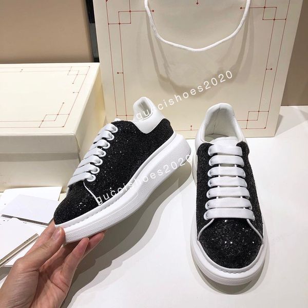 2022 casual shoes new designer ladies sneakers fashion embossed leather classic trendy thick bottom luxury sport chaussures, Black;red
2022 casual shoes new designer ladies sneakers fashion embossed leather classic trendy thick bottom luxury sport chaussures, Black;red