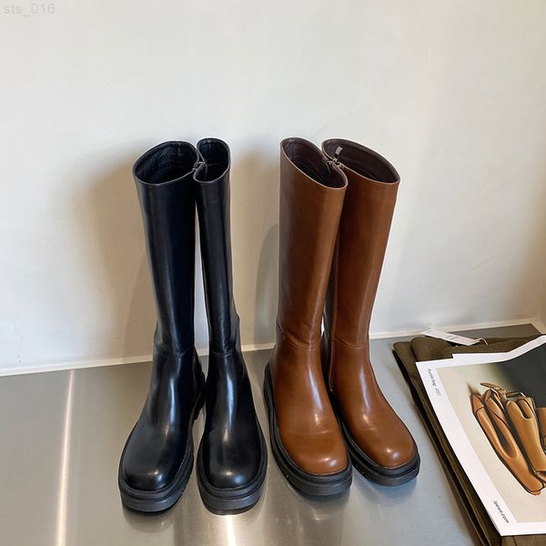 fashion motorcycle boots for women black brown platform shoes flat heeled back zipper winter autumn botas knight knee high botat220718
fashion motorcycle boots for women black brown platform shoes flat heeled back zipper winter autumn botas knight knee high botat220718