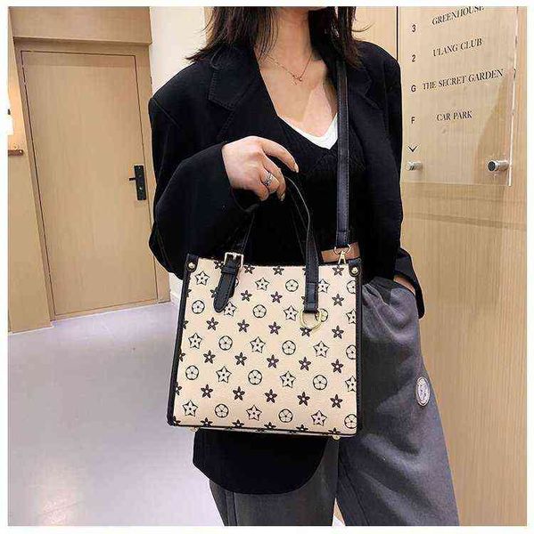 bags for women 2022 luxury new popular women's handbag simple bag small classic female shoulder bags, Black;red
bags for women 2022 luxury new popular women's handbag simple bag small classic female shoulder bags, Black;red