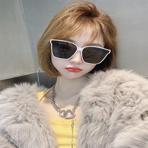 22% off 2022 luxury fashion design high version sunglasses beach women's street p han fan trend proof box, White;black
22% off 2022 luxury fashion design high version sunglasses beach women's street p han fan trend proof box, White;black