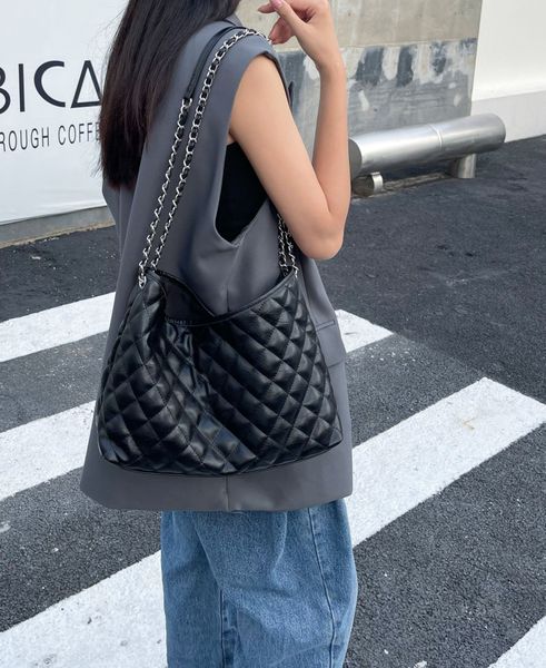 2022 totes designers bags womens large capacity cowhide leather fashion shoulder luxury women shopping bag wallet luxurys designer handbags
2022 totes designers bags womens large capacity cowhide leather fashion shoulder luxury women shopping bag wallet luxurys designer handbags