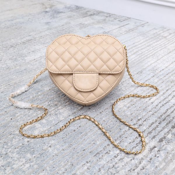 clutch heart small square bag ladies luxury 2022 new designers fashion letter shoulder leather messengers bag designer messenger gift box
clutch heart small square bag ladies luxury 2022 new designers fashion letter shoulder leather messengers bag designer messenger gift box