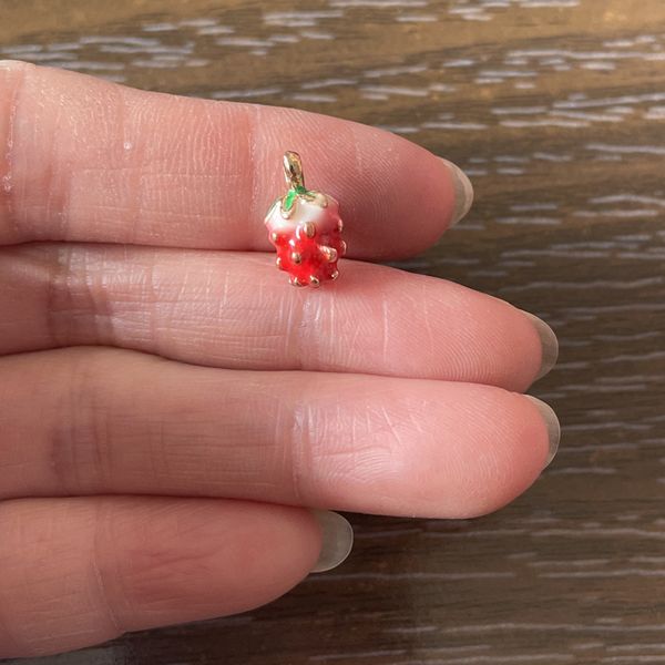 50pcs cute 3d strawberry charms tiny fruit pendants diy jewelry making for bracelet pendant necklace earrings pendant keyring, Bronze;silver
50pcs cute 3d strawberry charms tiny fruit pendants diy jewelry making for bracelet pendant necklace earrings pendant keyring, Bronze;silver