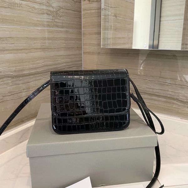 luxurys designers women bags classic shoulder bag simple solid color letter messenger bag small square handbag lady leather
luxurys designers women bags classic shoulder bag simple solid color letter messenger bag small square handbag lady leather