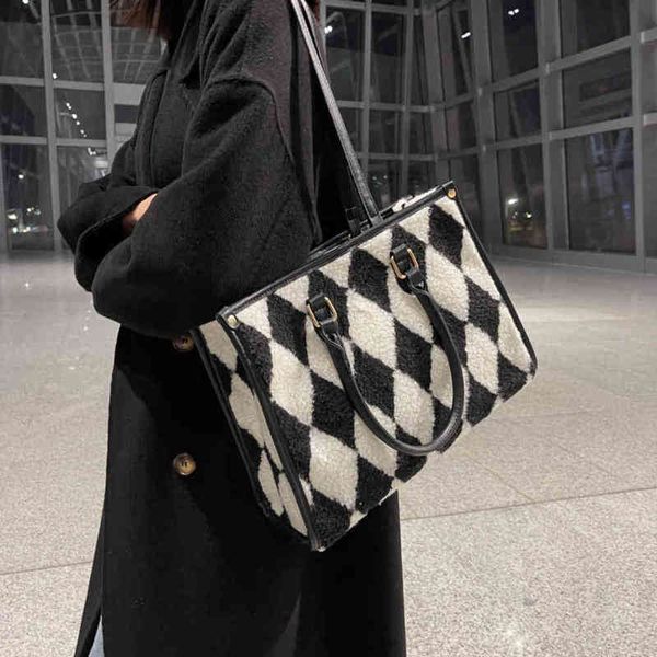 highest quality luxury one-shoulder female large capacity splicing women's simple bag chain single shoulder handbags wholesale
highest quality luxury one-shoulder female large capacity splicing women's simple bag chain single shoulder handbags wholesale