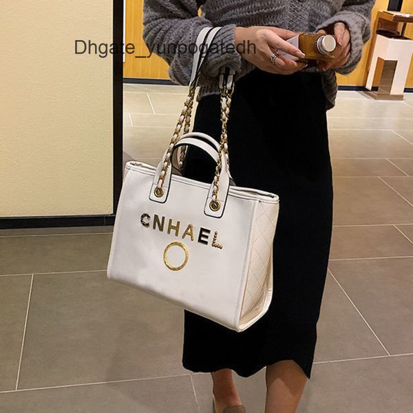 fashion luxury designer handbags women's beach bags brand ch metal badge tote bag small mini evening handbag female capacity large leat, Black;red
fashion luxury designer handbags women's beach bags brand ch metal badge tote bag small mini evening handbag female capacity large leat, Black;red