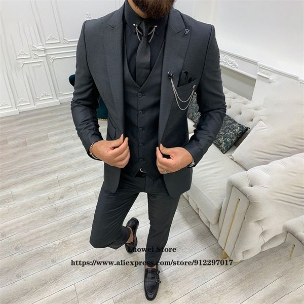 fashion suit for men slim fit 3 piece jacket vest pants set formal groom wedding peaked lapel tuxedo male office business blazer 220817, White;black
fashion suit for men slim fit 3 piece jacket vest pants set formal groom wedding peaked lapel tuxedo male office business blazer 220817, White;black