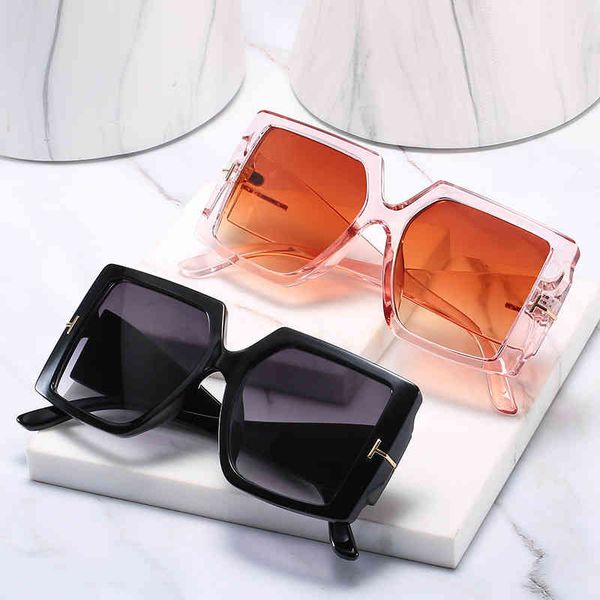 2022 latest t glasses factory direct sales t-shaped frame sunglasses designer style wild shades, White;black
2022 latest t glasses factory direct sales t-shaped frame sunglasses designer style wild shades, White;black
