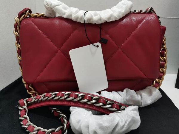 5a wallet bags red color c19 as1160 26cm as1161 30cm flap handbags lambskin leather shoulder handbags purse for women with dust bag box, Red;black
5a wallet bags red color c19 as1160 26cm as1161 30cm flap handbags lambskin leather shoulder handbags purse for women with dust bag box, Red;black