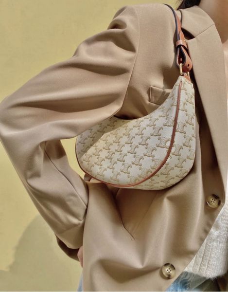 designer bags 2022 new triumphal arch lisa same fu xia saddle ancient flower coating bucket magic stick
designer bags 2022 new triumphal arch lisa same fu xia saddle ancient flower coating bucket magic stick