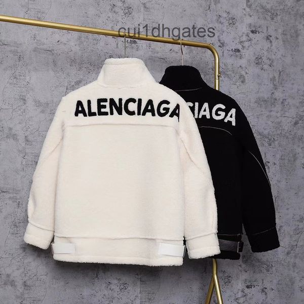 2022 designer blgc hoodies paris chaopai aristocratic family lamb wool coat with loose and warm towel embroidery on the back for men women, White;black
2022 designer blgc hoodies paris chaopai aristocratic family lamb wool coat with loose and warm towel embroidery on the back for men women, White;black