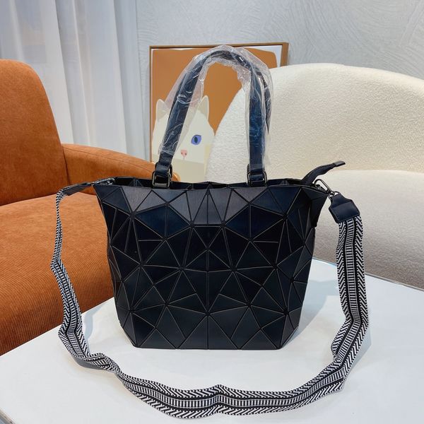 the new handbags luxury women designer shopping bags shoulder crossbody bag banquet wallet tote handbag 00
the new handbags luxury women designer shopping bags shoulder crossbody bag banquet wallet tote handbag 00