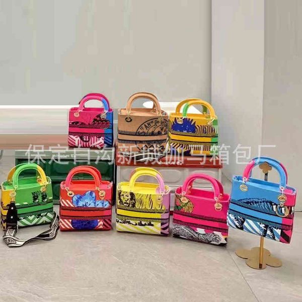 fashion small square 2022 new color painted hand minis cross messenger princess diana bag foreign style female luxury designer
fashion small square 2022 new color painted hand minis cross messenger princess diana bag foreign style female luxury designer