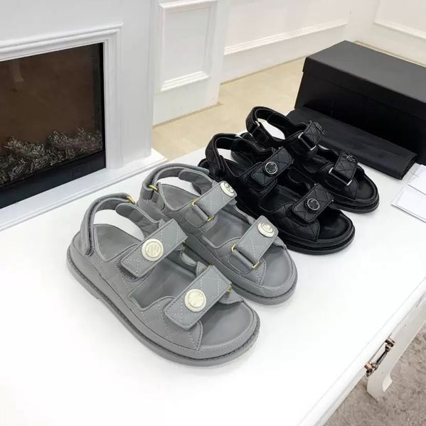 2022 fashion designer slippers sandals summer flats leather platform shoes ladies beach shoes 35-41 with box, Black
2022 fashion designer slippers sandals summer flats leather platform shoes ladies beach shoes 35-41 with box, Black