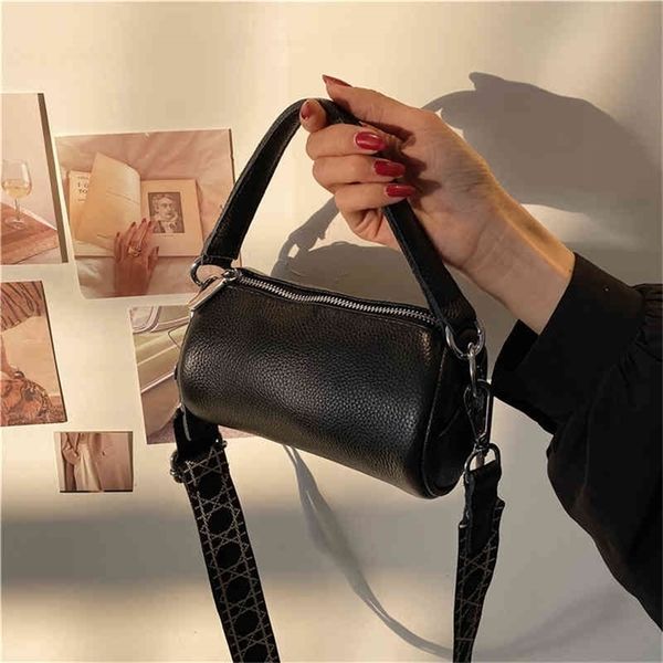 factory sale super low discount fashion broadband cylindrical bag simple single shoulder leather bucket bag
factory sale super low discount fashion broadband cylindrical bag simple single shoulder leather bucket bag