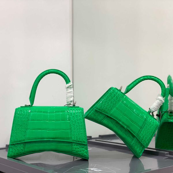 classic fashion crocodile leather hourglass bag handbag gold buckle letter design hand bill of lading shoulder messenger bag
classic fashion crocodile leather hourglass bag handbag gold buckle letter design hand bill of lading shoulder messenger bag