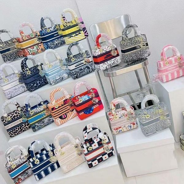 designer fashion lady shopping bags embroidered canvas handbag stripe letter printing luxury brand leopard design women messenger bag
designer fashion lady shopping bags embroidered canvas handbag stripe letter printing luxury brand leopard design women messenger bag