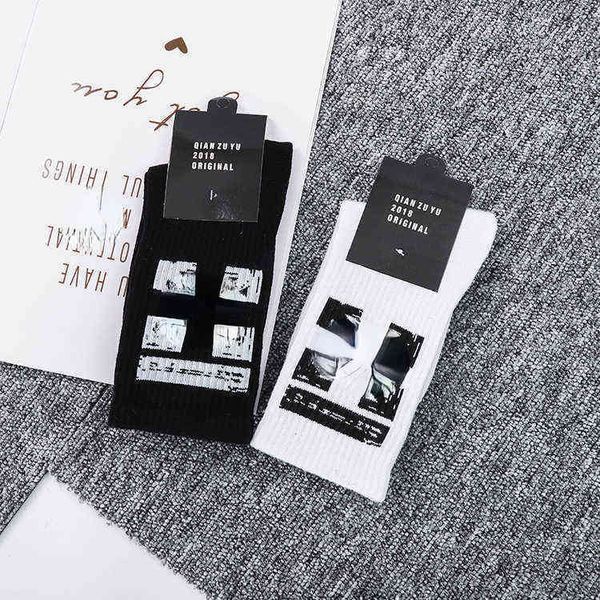 designer t shirt spring and summer new socks men's fashion brand cotton middle stockings hip hop street sports, Black;white
designer t shirt spring and summer new socks men's fashion brand cotton middle stockings hip hop street sports, Black;white
