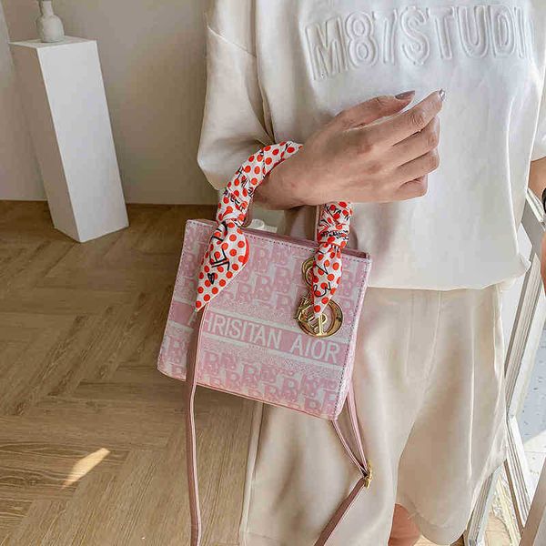 beibei shangpin 2021 new fashion trend canvas letter diana bag portable one shoulder slant across women's bag
beibei shangpin 2021 new fashion trend canvas letter diana bag portable one shoulder slant across women's bag
