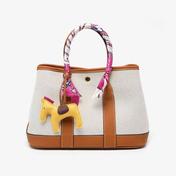 2022 new women's leopard print canvas garden casual one shoulder tote bag wide strap comfortable
2022 new women's leopard print canvas garden casual one shoulder tote bag wide strap comfortable
