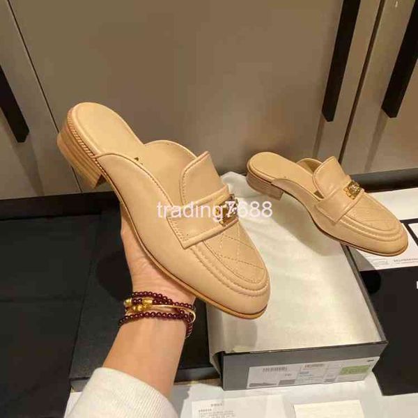 slippers in early spring of , the round head thick bottom small fragrant semi slippers are worn by women with empty baotou sandals, Black
slippers in early spring of , the round head thick bottom small fragrant semi slippers are worn by women with empty baotou sandals, Black