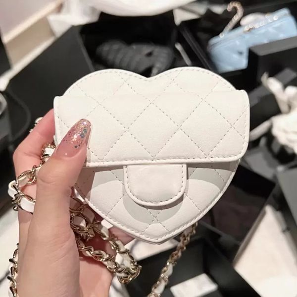 2022w france womens 20p waist bust mini vanity bag gold metal hardware matelasse chain crossbody shoulder designer tiny outdoor sacoche cosm
2022w france womens 20p waist bust mini vanity bag gold metal hardware matelasse chain crossbody shoulder designer tiny outdoor sacoche cosm