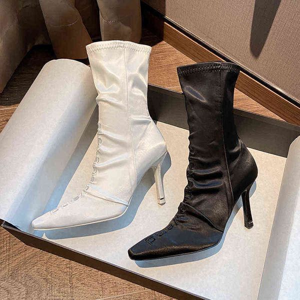 2022 new king's letter embroidered socks boots thin heel middle tube small square head high heel short boots women's spring and au, Black
2022 new king's letter embroidered socks boots thin heel middle tube small square head high heel short boots women's spring and au, Black