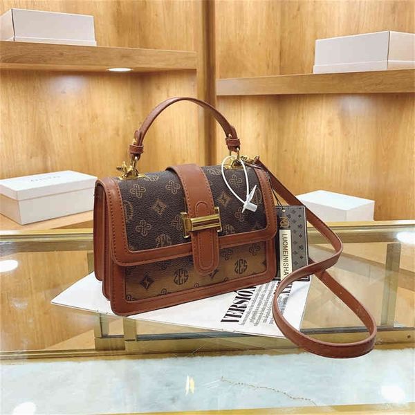 shangpin 2022 early spring new korean version east gate color contrast flip bag old flower portable one shoulder oblique span women's 5
shangpin 2022 early spring new korean version east gate color contrast flip bag old flower portable one shoulder oblique span women's 5