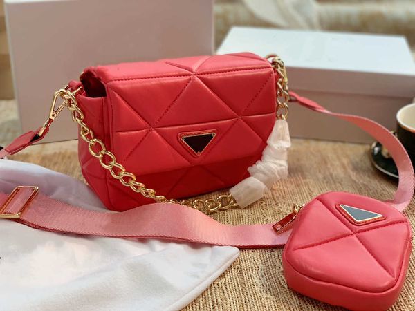 2021 embroidery designs bag of triad on web celebrity with bags portable wornen purse the original high-end custom hardware bag light simple
2021 embroidery designs bag of triad on web celebrity with bags portable wornen purse the original high-end custom hardware bag light simple