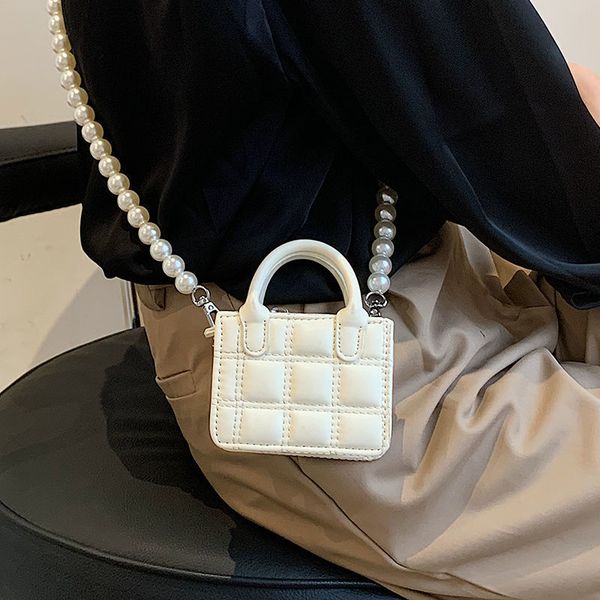 2022 new fashion mini square bag design female summer pearl chain hand-held single shoulder cross crossbody bags wholesale female handbags
2022 new fashion mini square bag design female summer pearl chain hand-held single shoulder cross crossbody bags wholesale female handbags