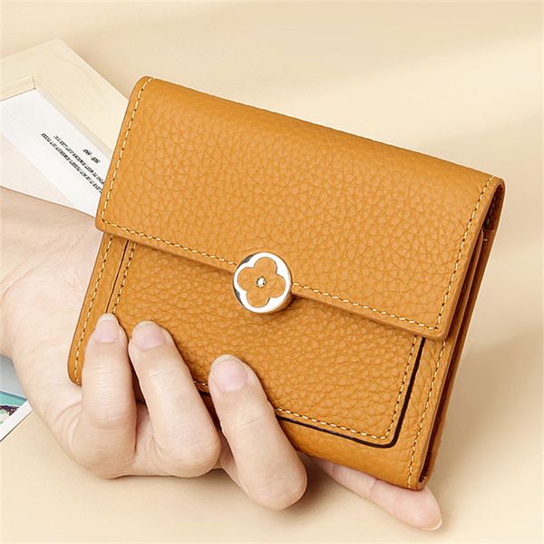 2022 new korean simple short purses multi-function multi-card clip three fold leather lady purse soft leather luxury design high quality, Red;black
2022 new korean simple short purses multi-function multi-card clip three fold leather lady purse soft leather luxury design high quality, Red;black